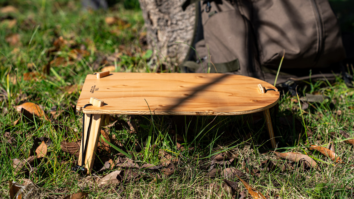 yokaのミニテーブル「TRIPOD TABLE SOLO」をキャンプのプロがレビュー